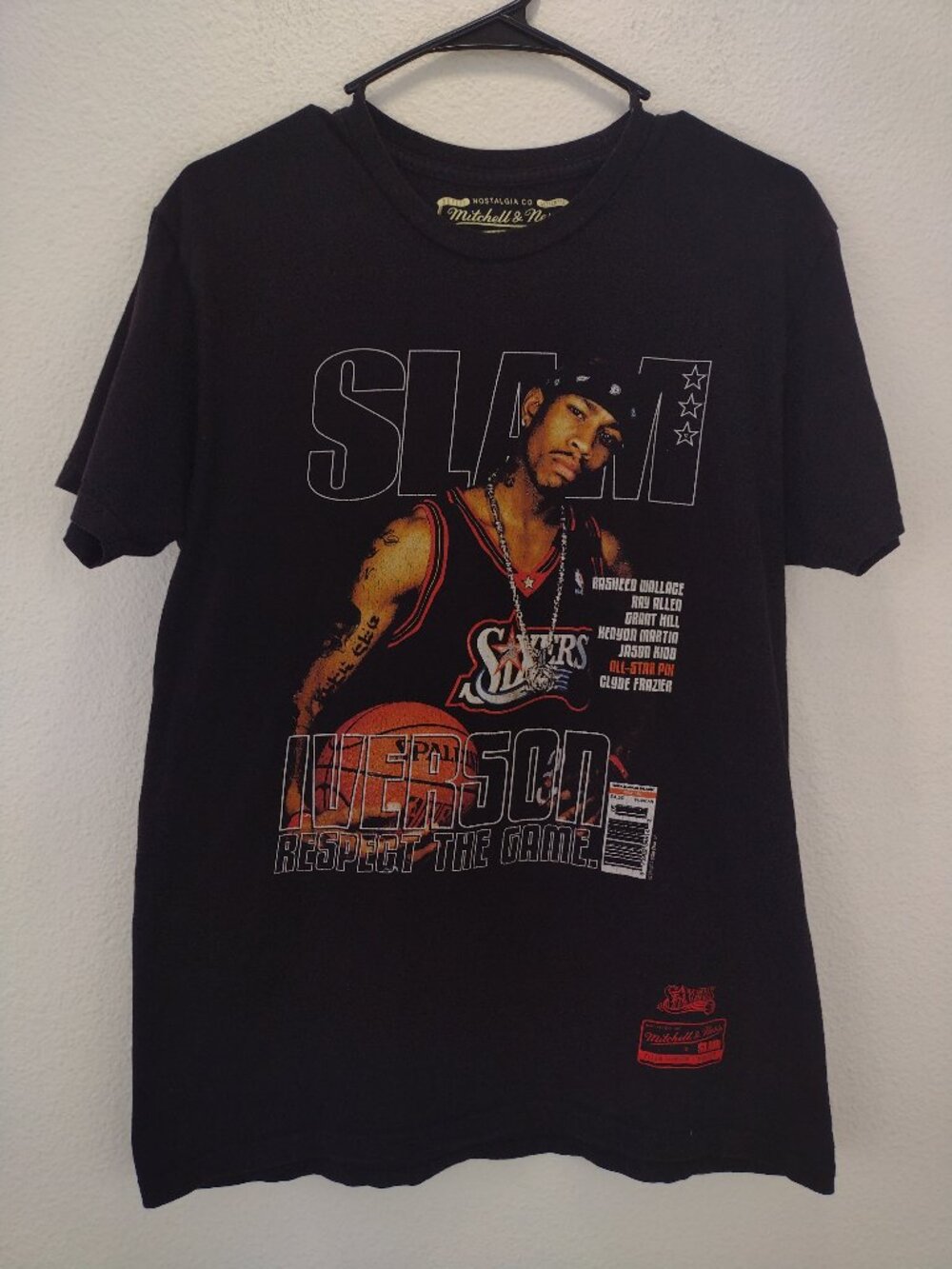 Mitchell & Ness Men's Allen Iverson Slam Graphic T-Shirt Medium Black